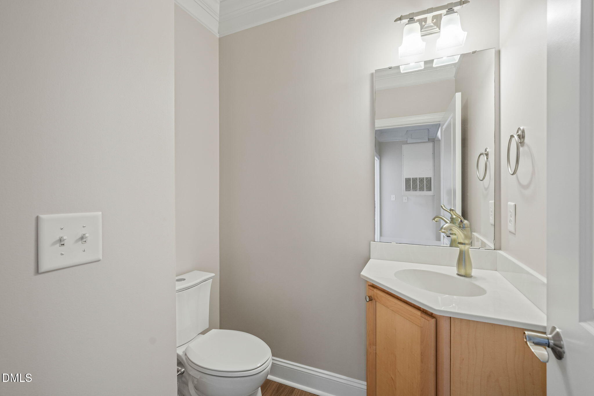 501 Finsbury Street # 204