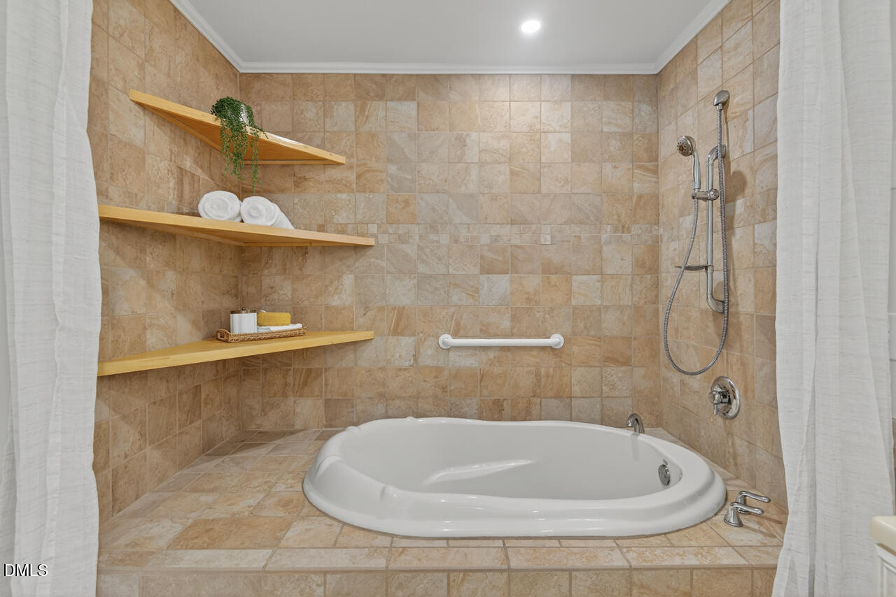 200 Dublin Woods Drive, Cary