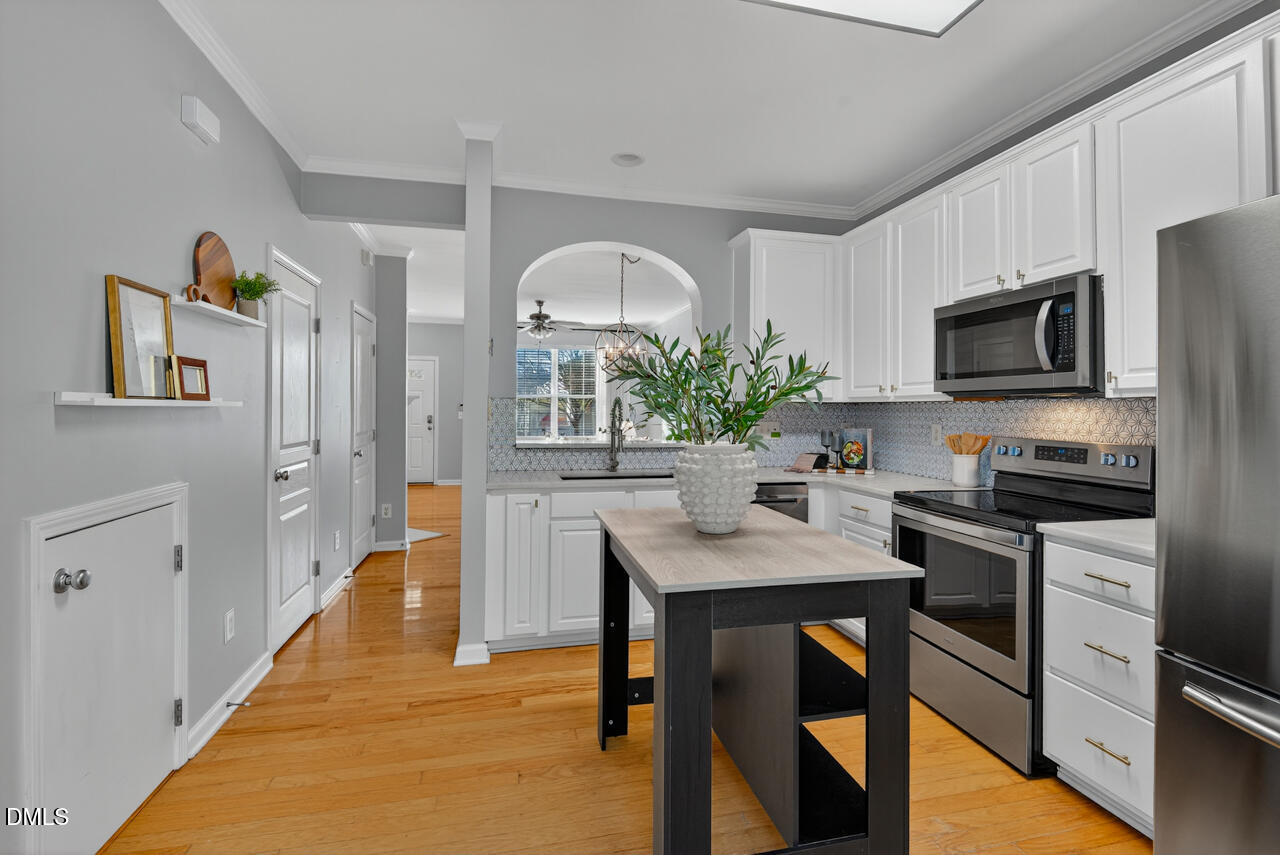 3811 Ramblewood Avenue