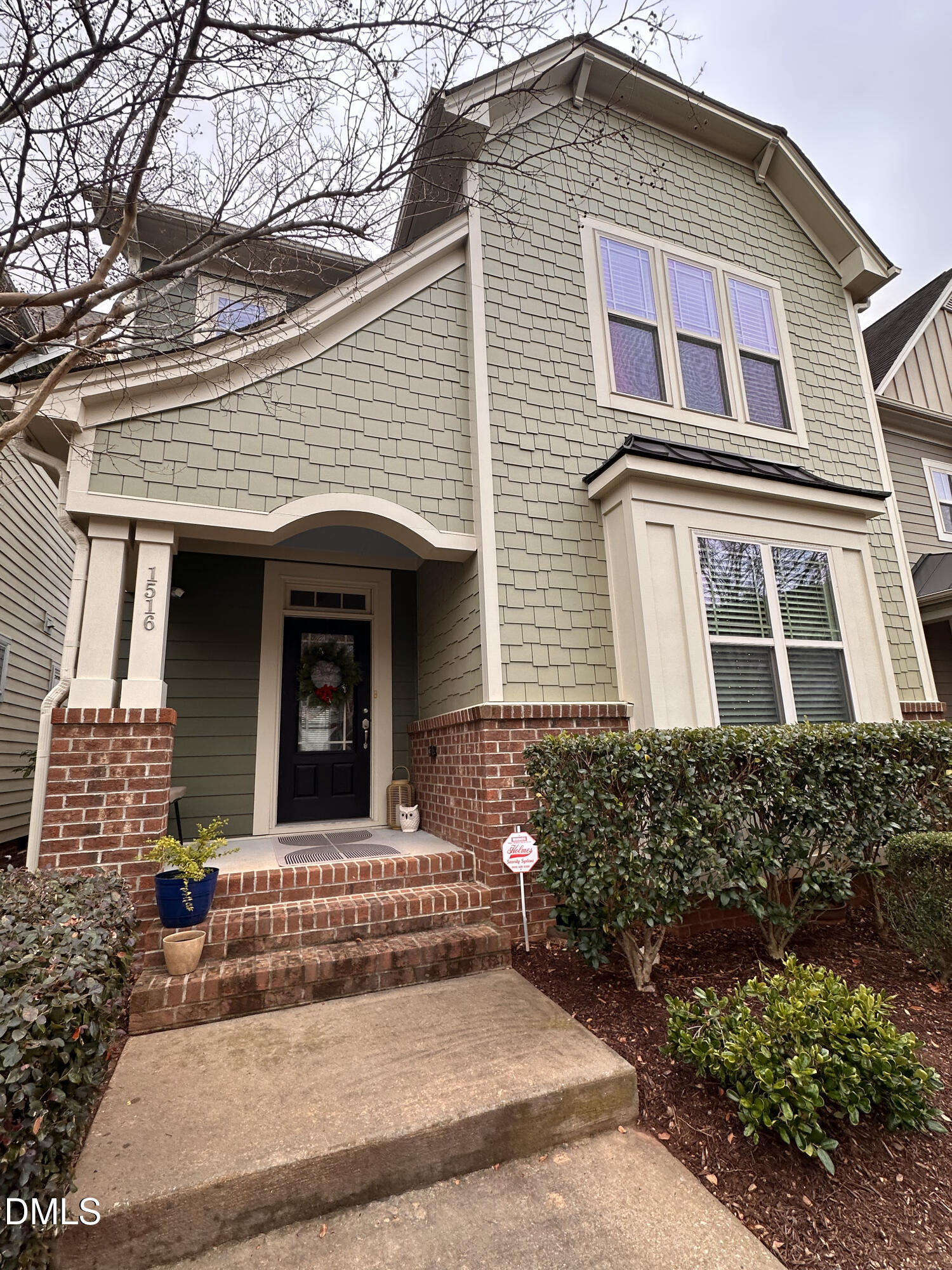 1516 Crafton Way
