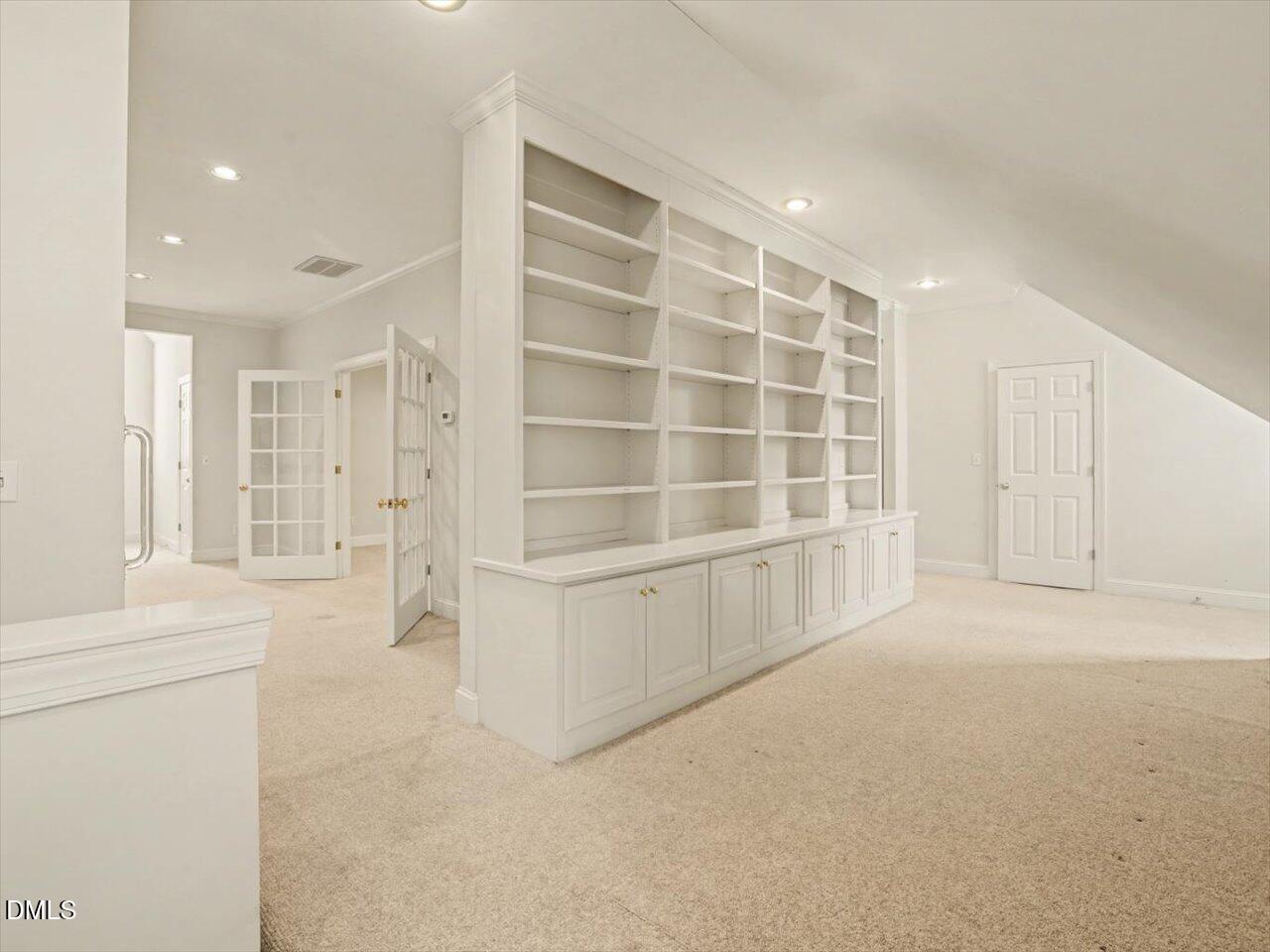 305 Sutherland Court