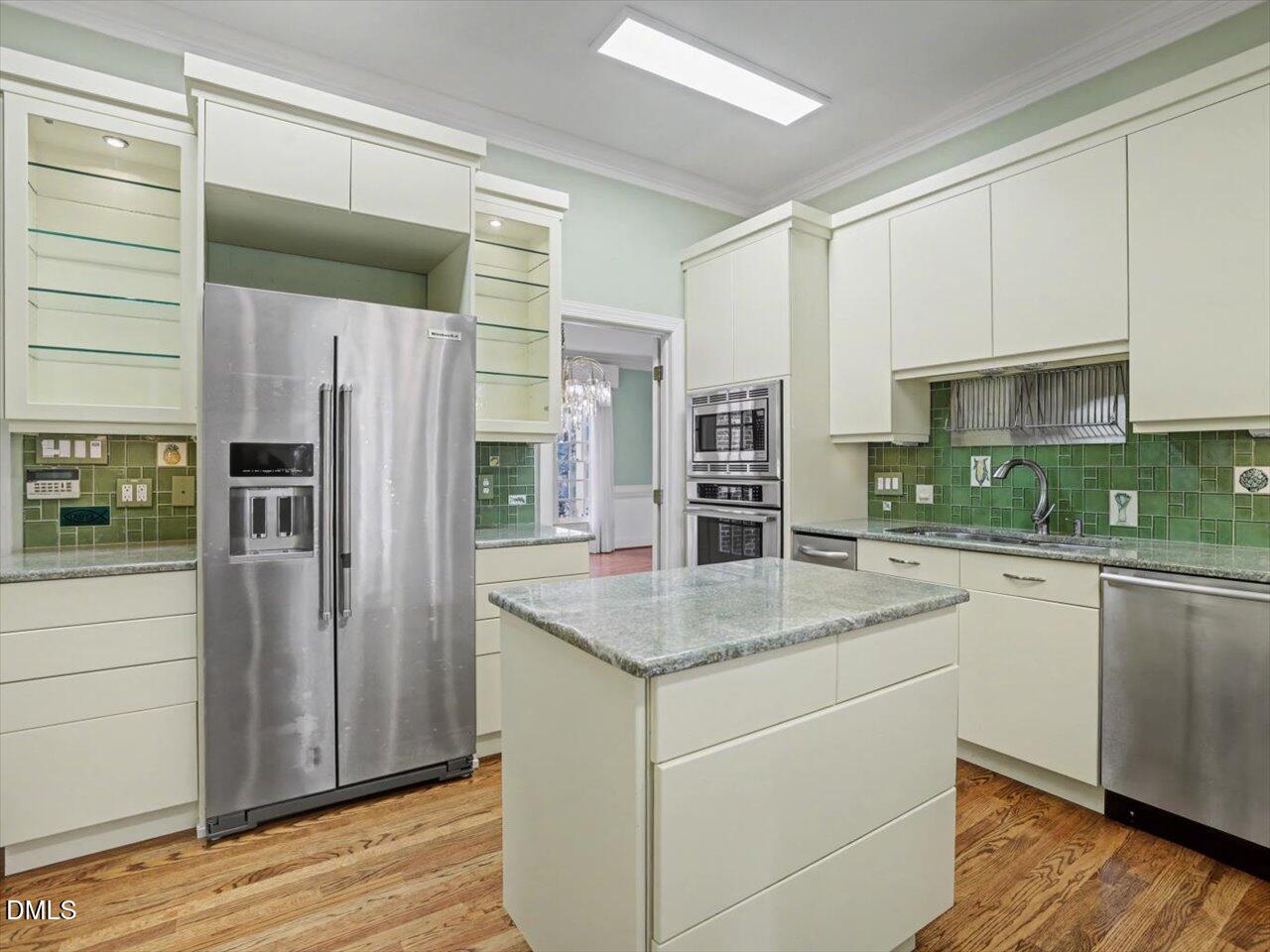 305 Sutherland Court