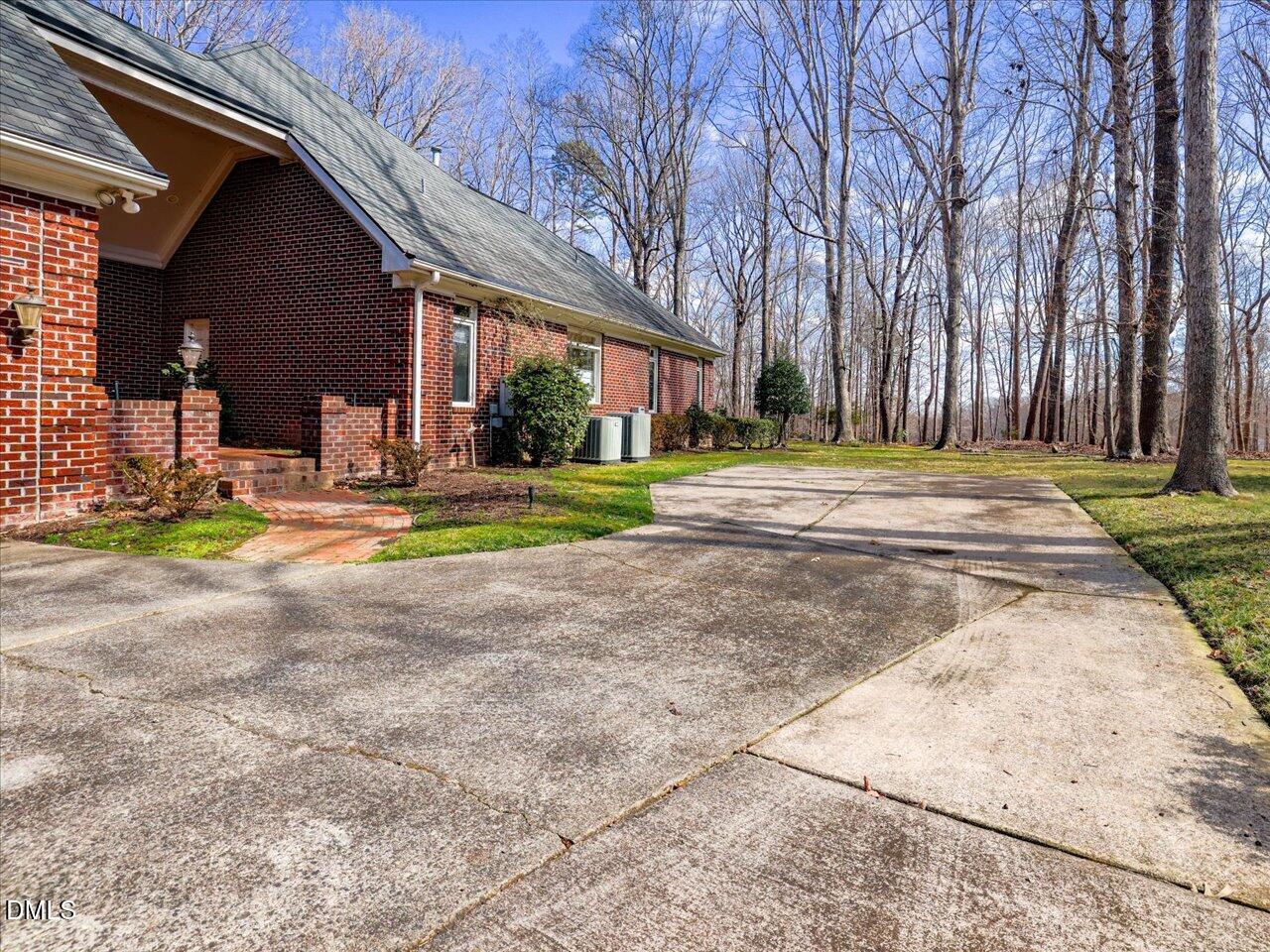 305 Sutherland Court