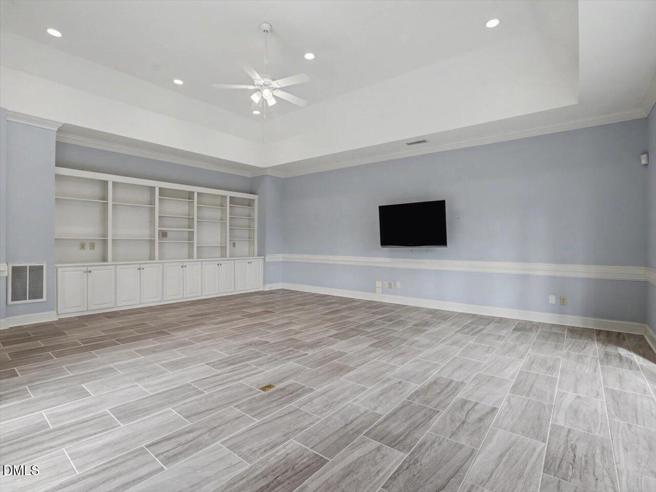 305 Sutherland Court