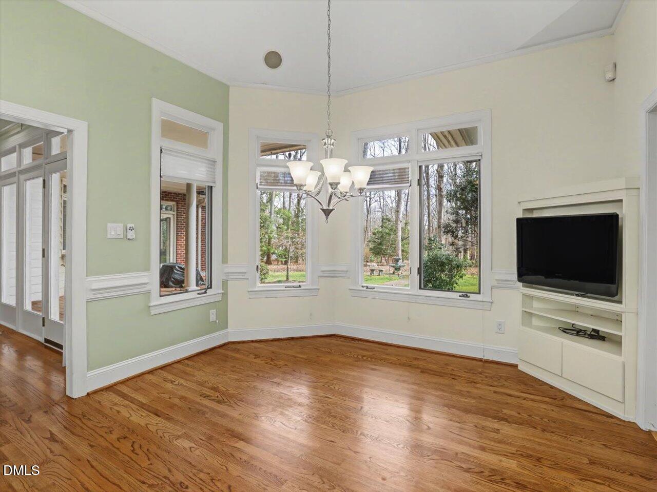 305 Sutherland Court