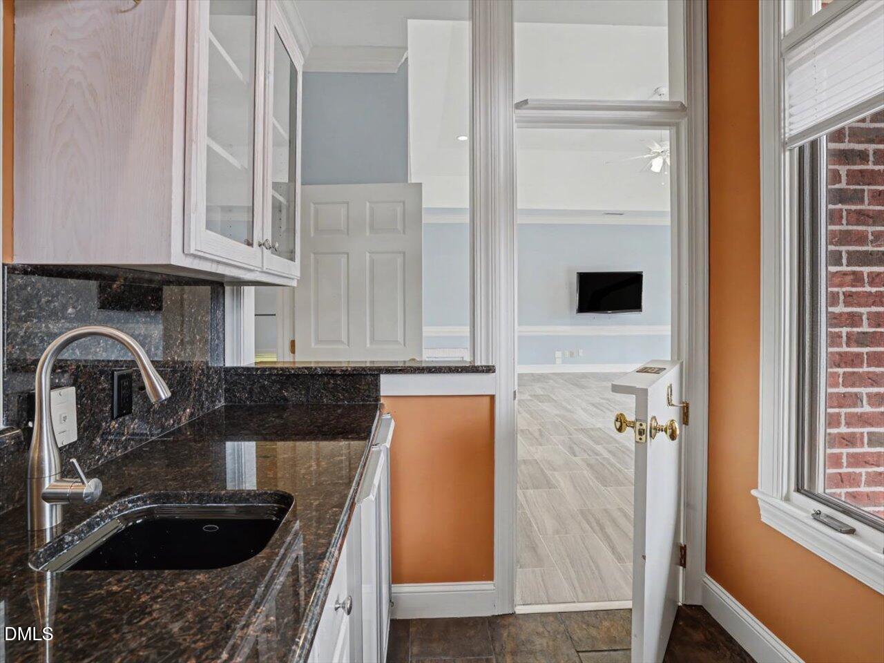 305 Sutherland Court