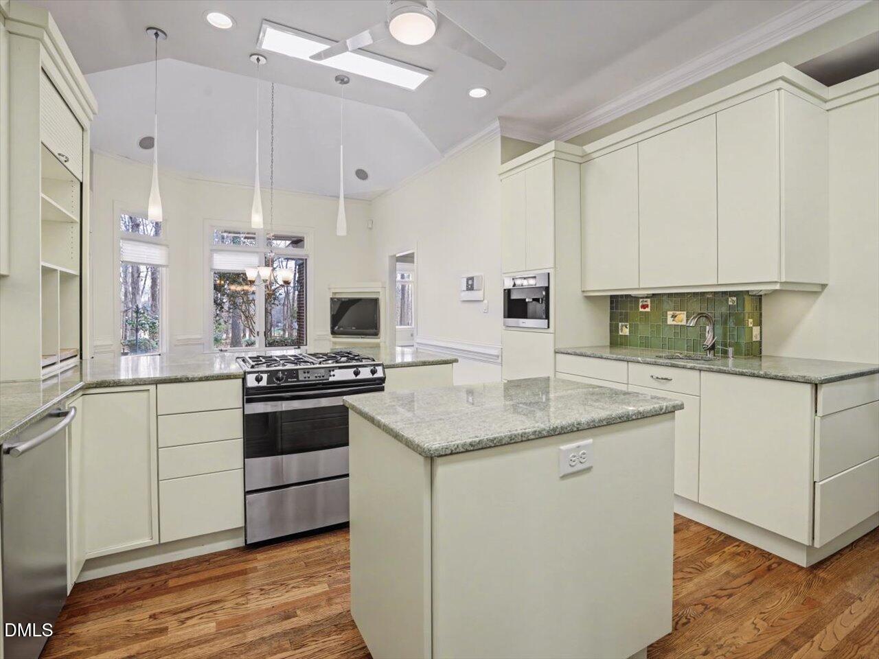 305 Sutherland Court