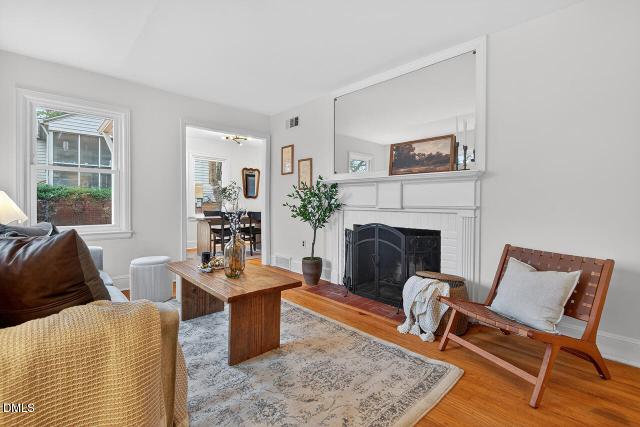 1811 Forest Road