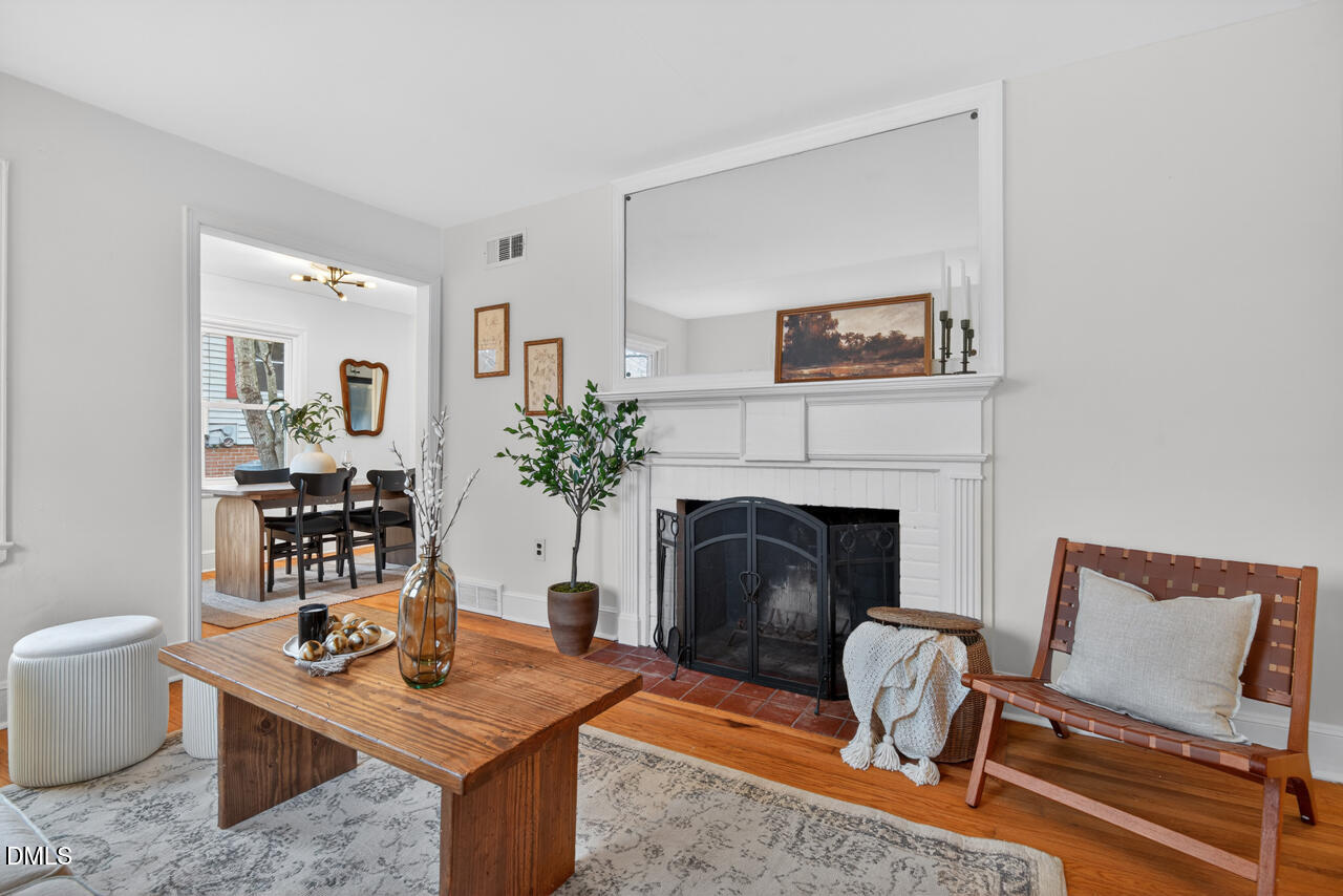 1811 Forest Road