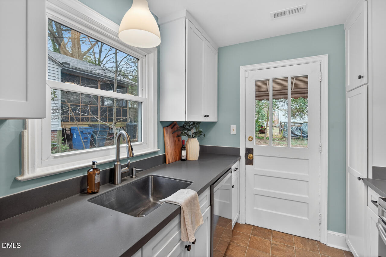 1811 Forest Road