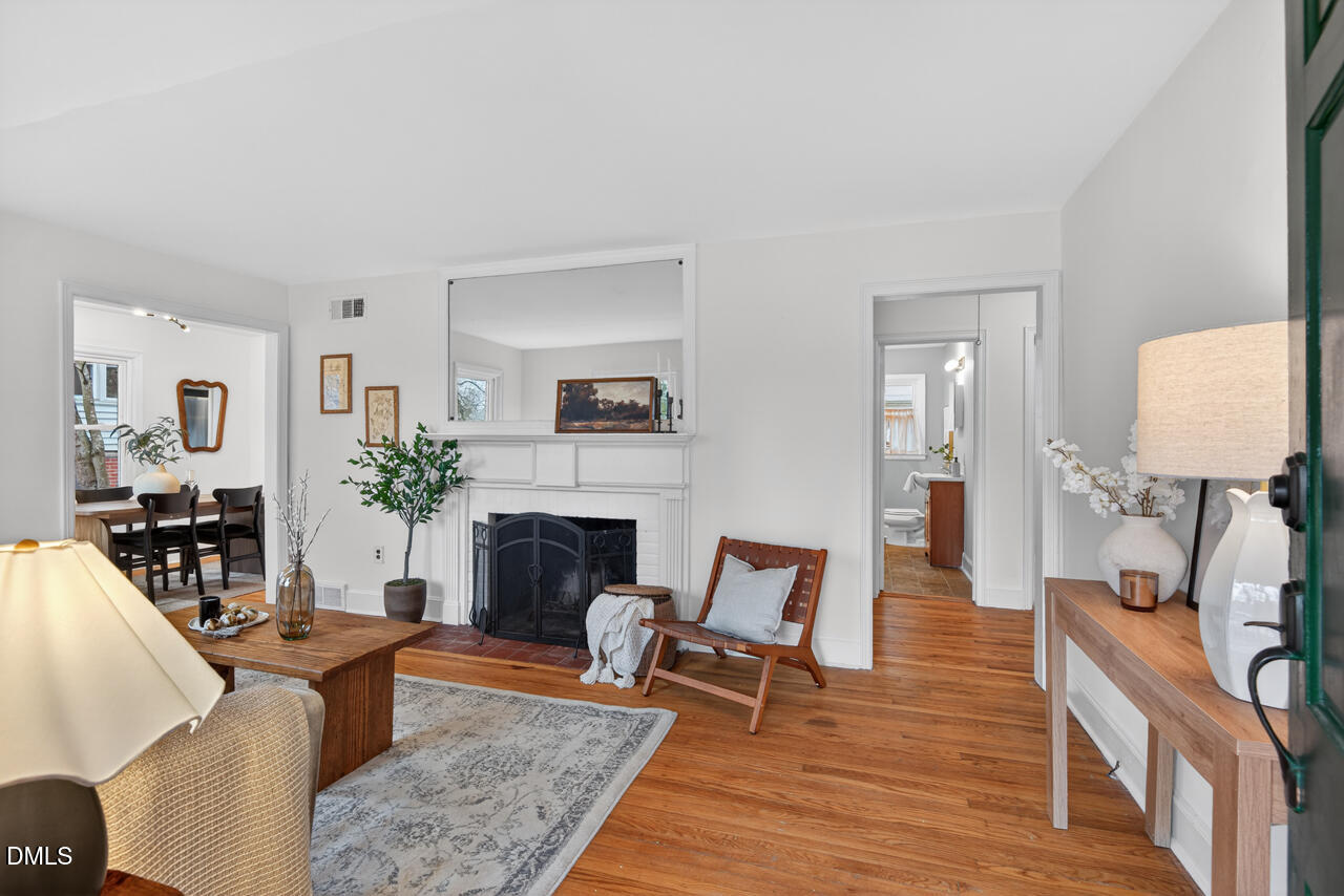 1811 Forest Road