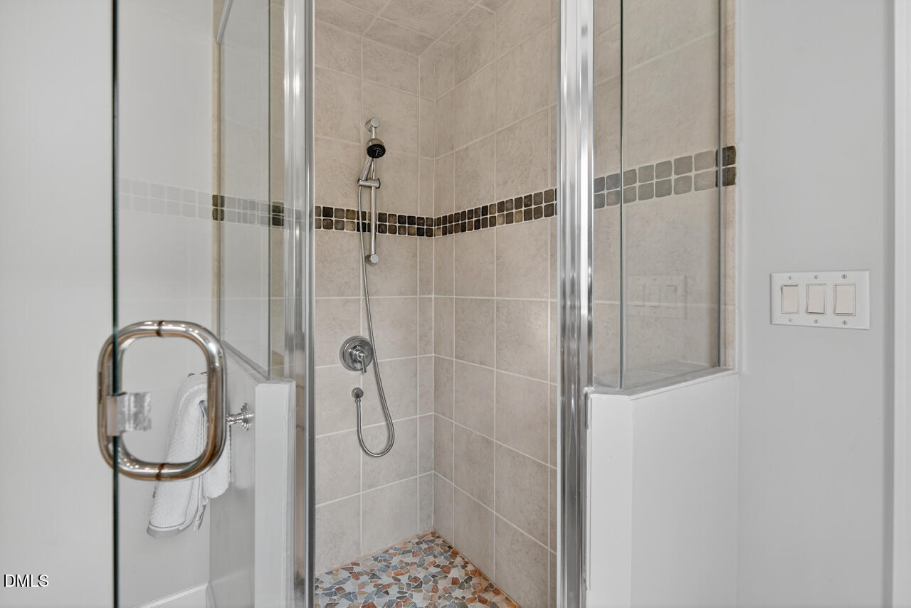 302 Edgewater Circle