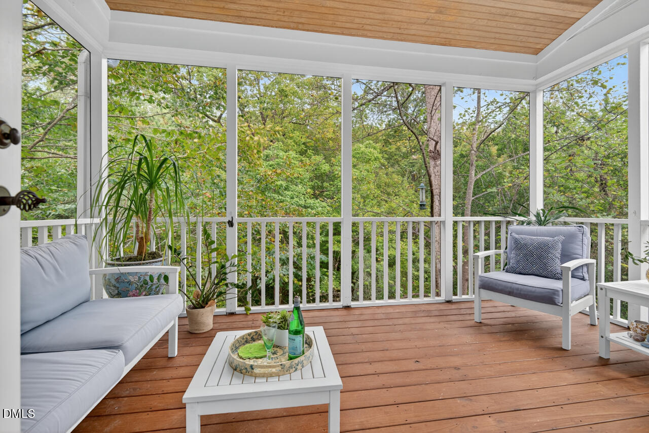 302 Edgewater Circle