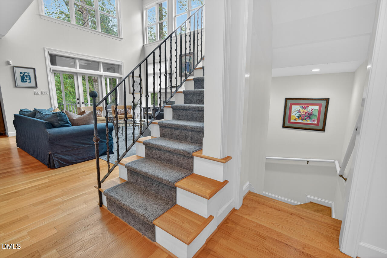 302 Edgewater Circle