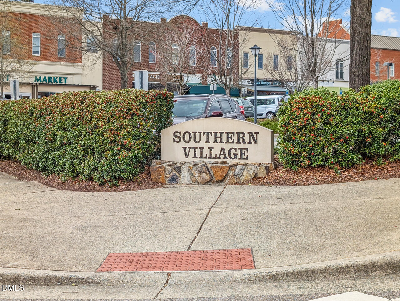 302 Edgewater Circle