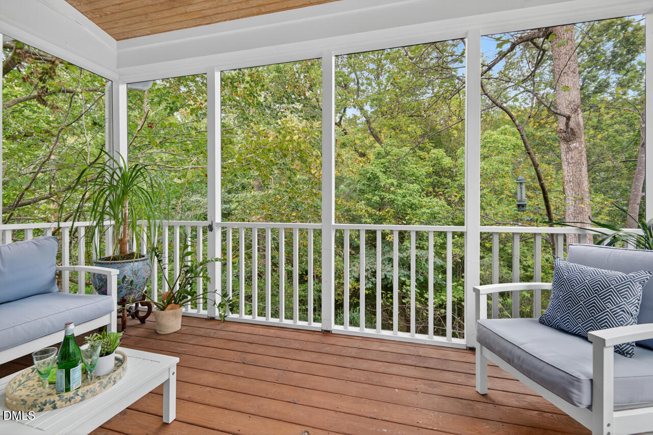 302 Edgewater Circle