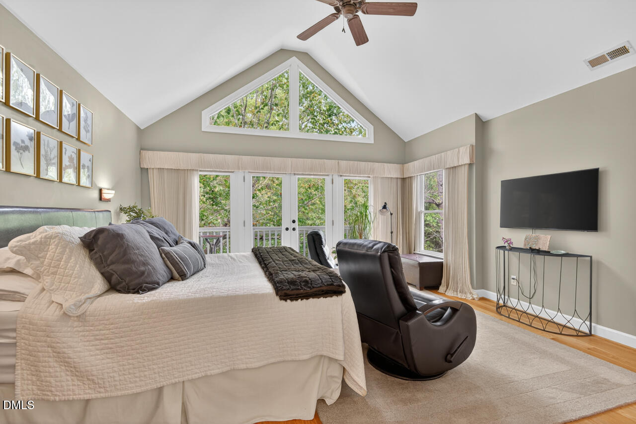 302 Edgewater Circle