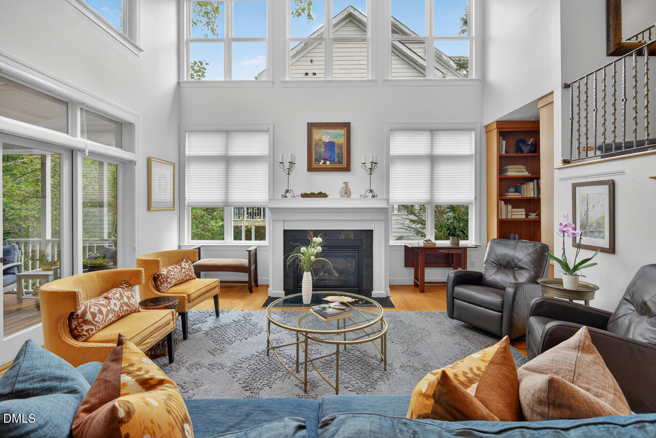 302 Edgewater Circle