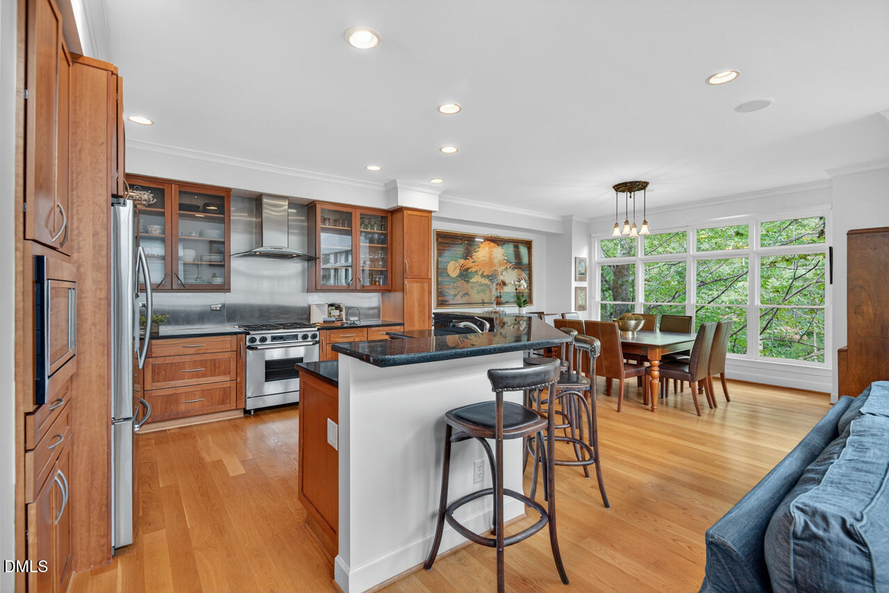 302 Edgewater Circle