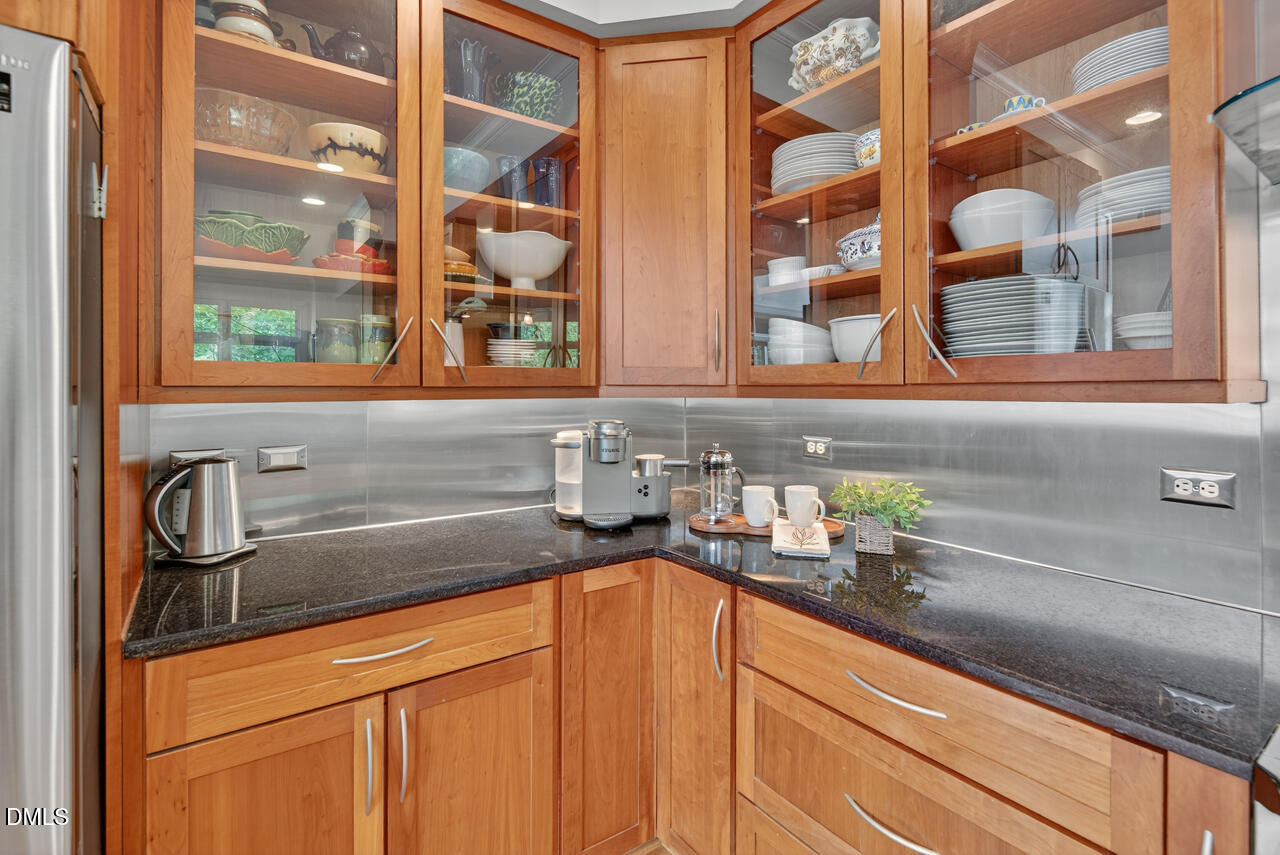 302 Edgewater Circle