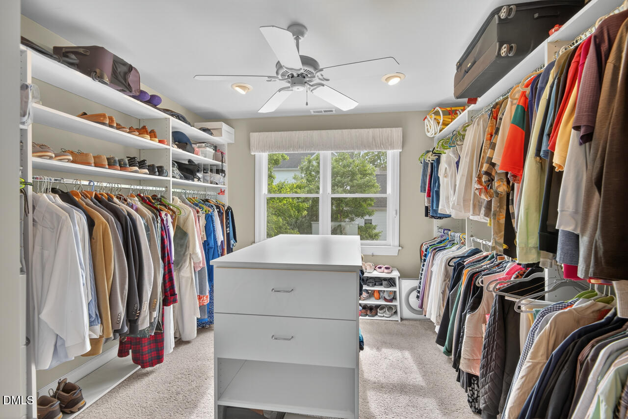 302 Edgewater Circle