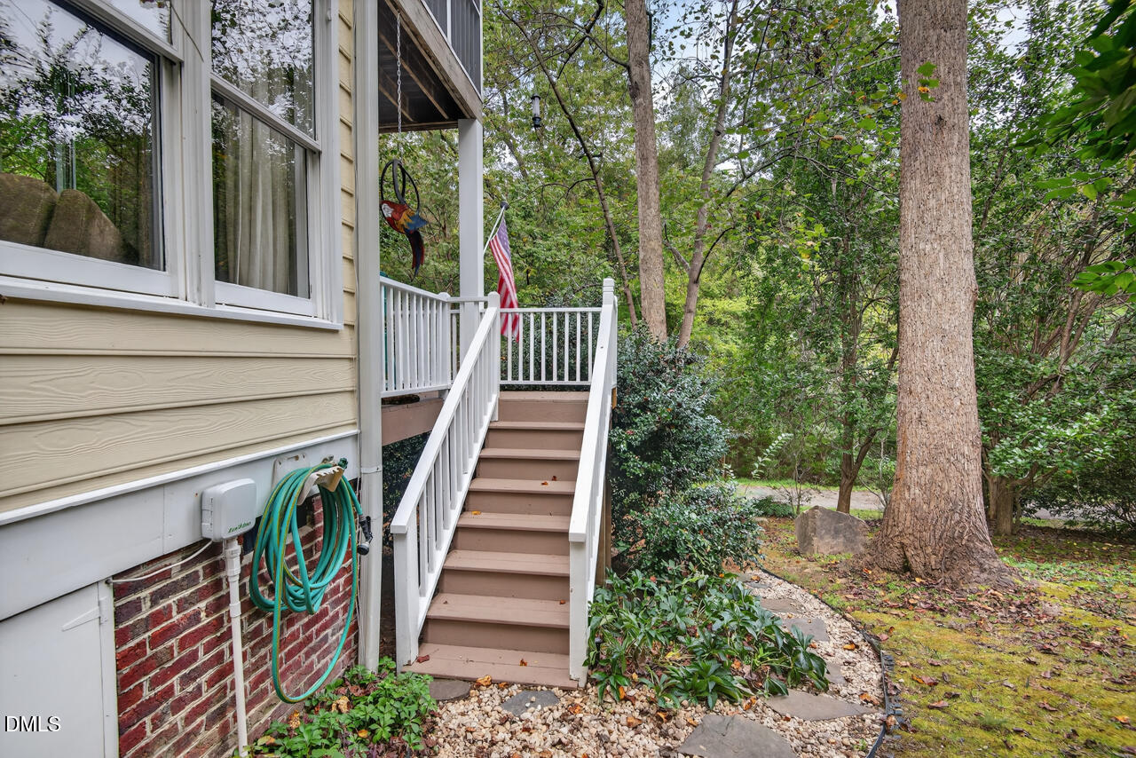 302 Edgewater Circle