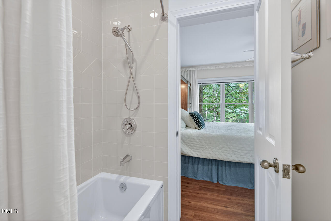 302 Edgewater Circle