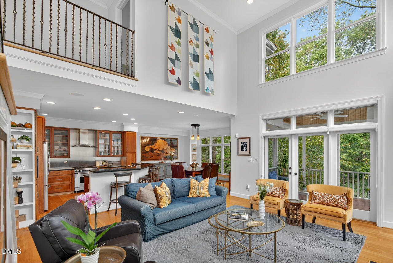 302 Edgewater Circle