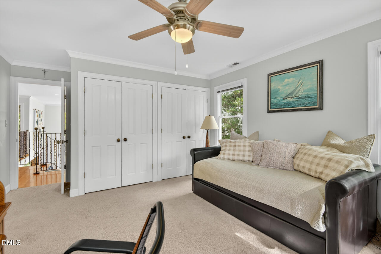 302 Edgewater Circle