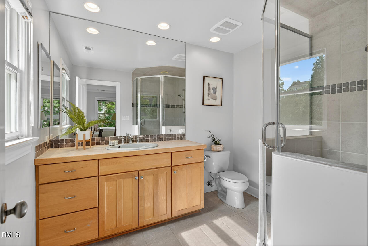 302 Edgewater Circle