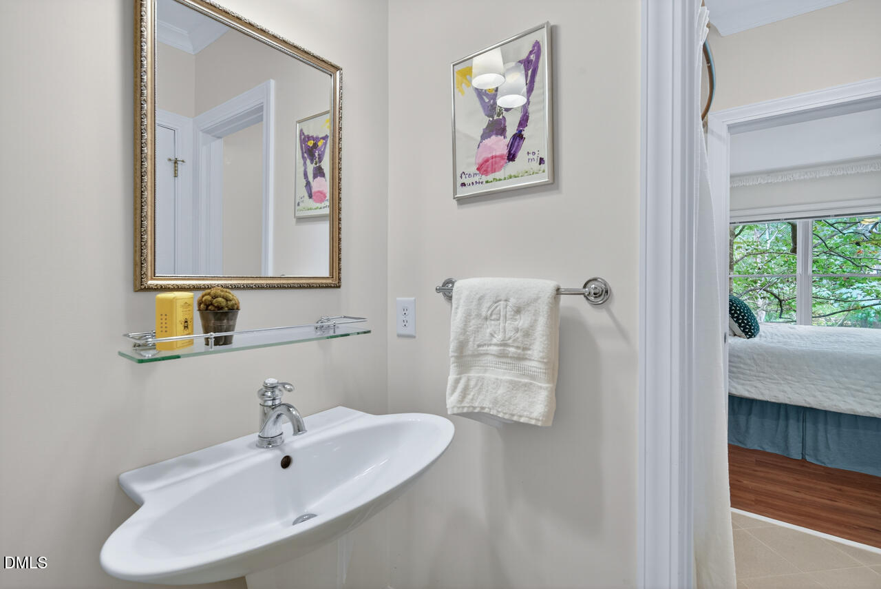 302 Edgewater Circle