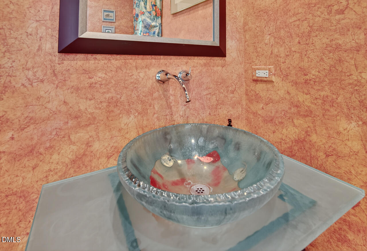 302 Edgewater Circle