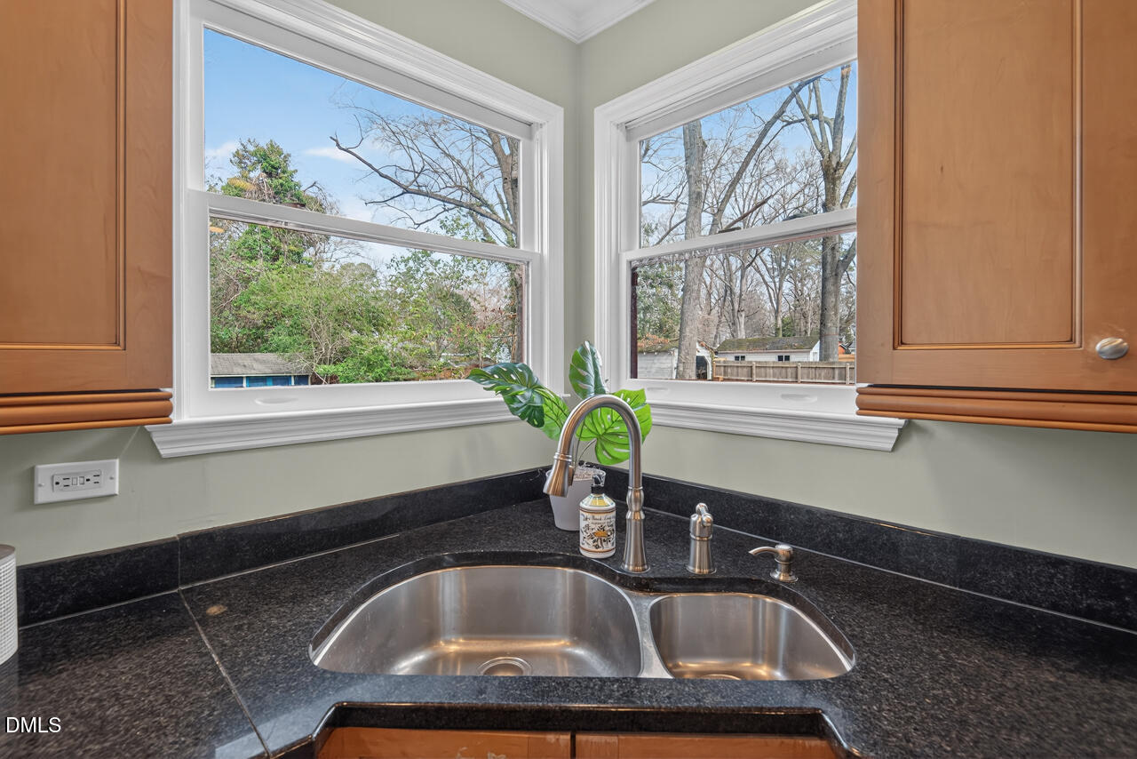 2020 Pershing Street