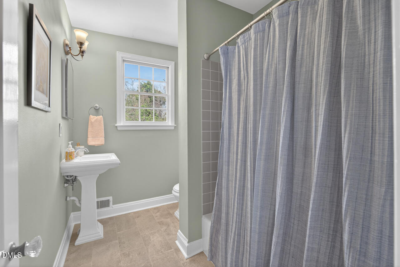 2020 Pershing Street