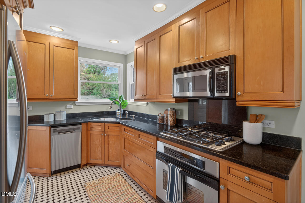 2020 Pershing Street