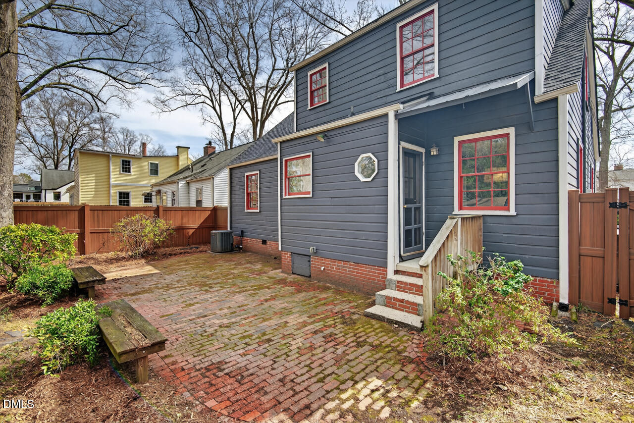 2020 Pershing Street