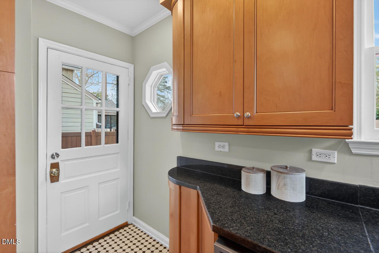 2020 Pershing Street