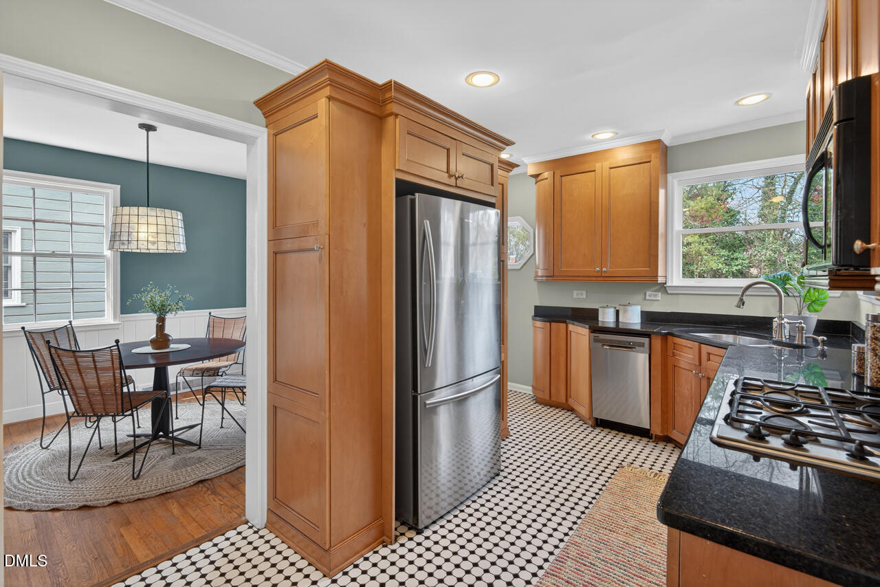 2020 Pershing Street