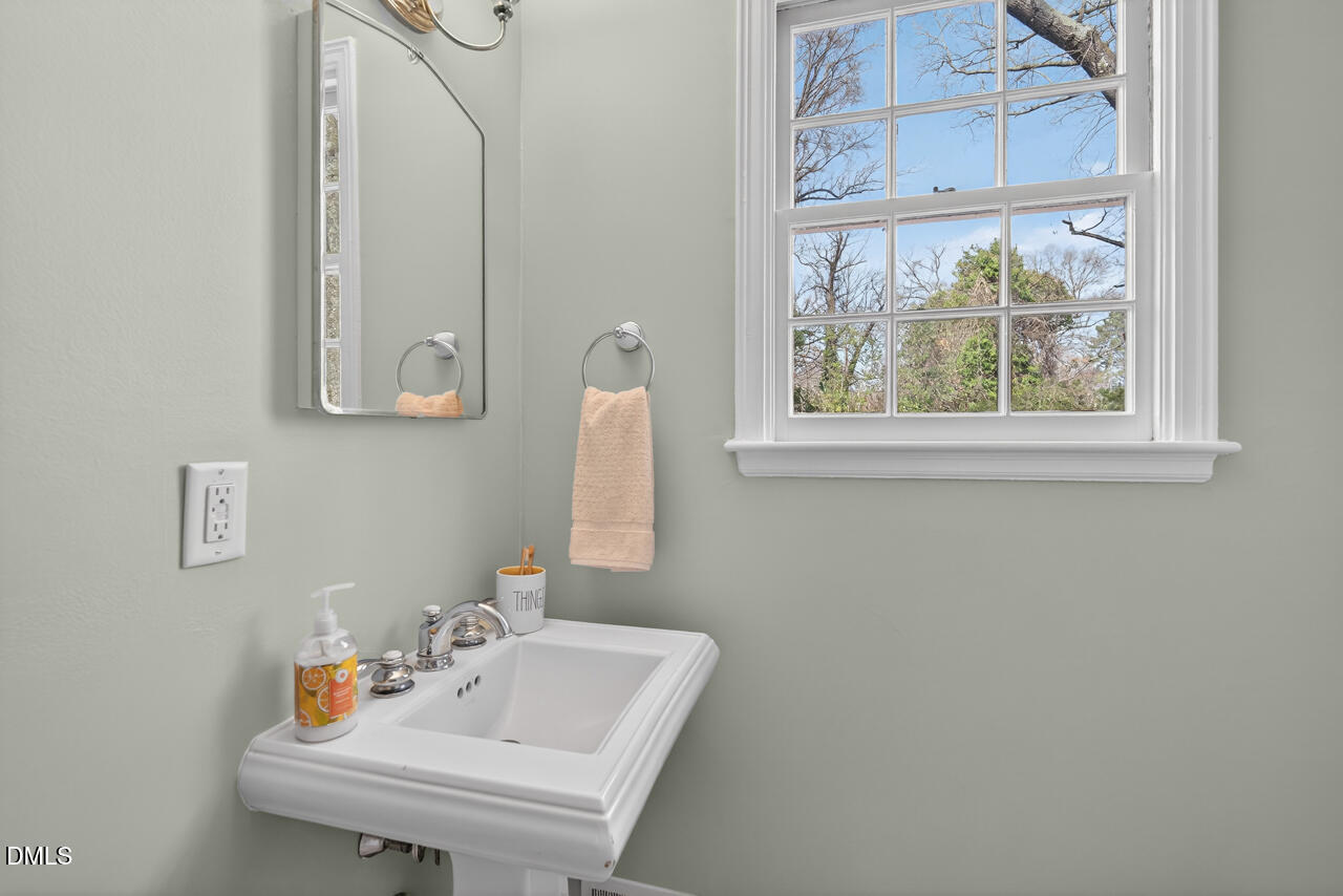 2020 Pershing Street