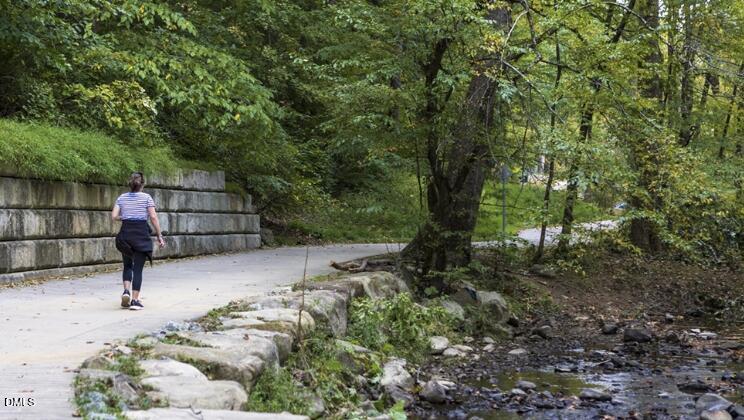 400 E Winmore Avenue