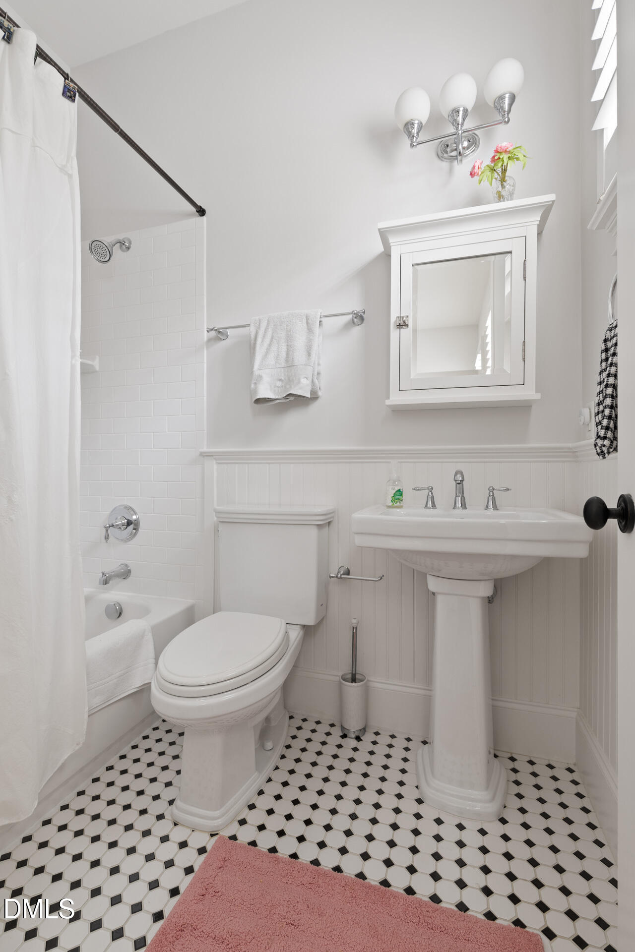 400 E Winmore Avenue