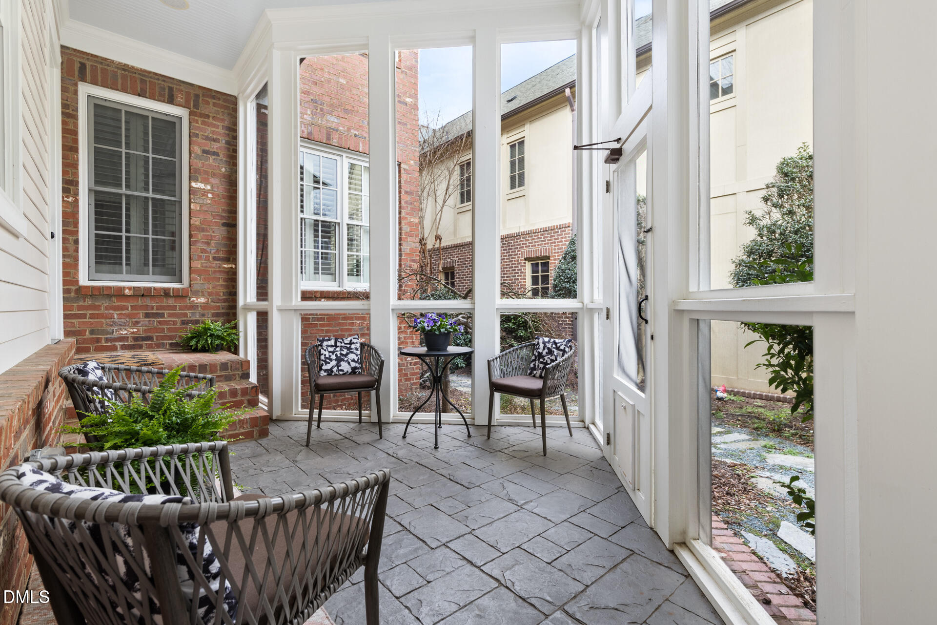 400 E Winmore Avenue