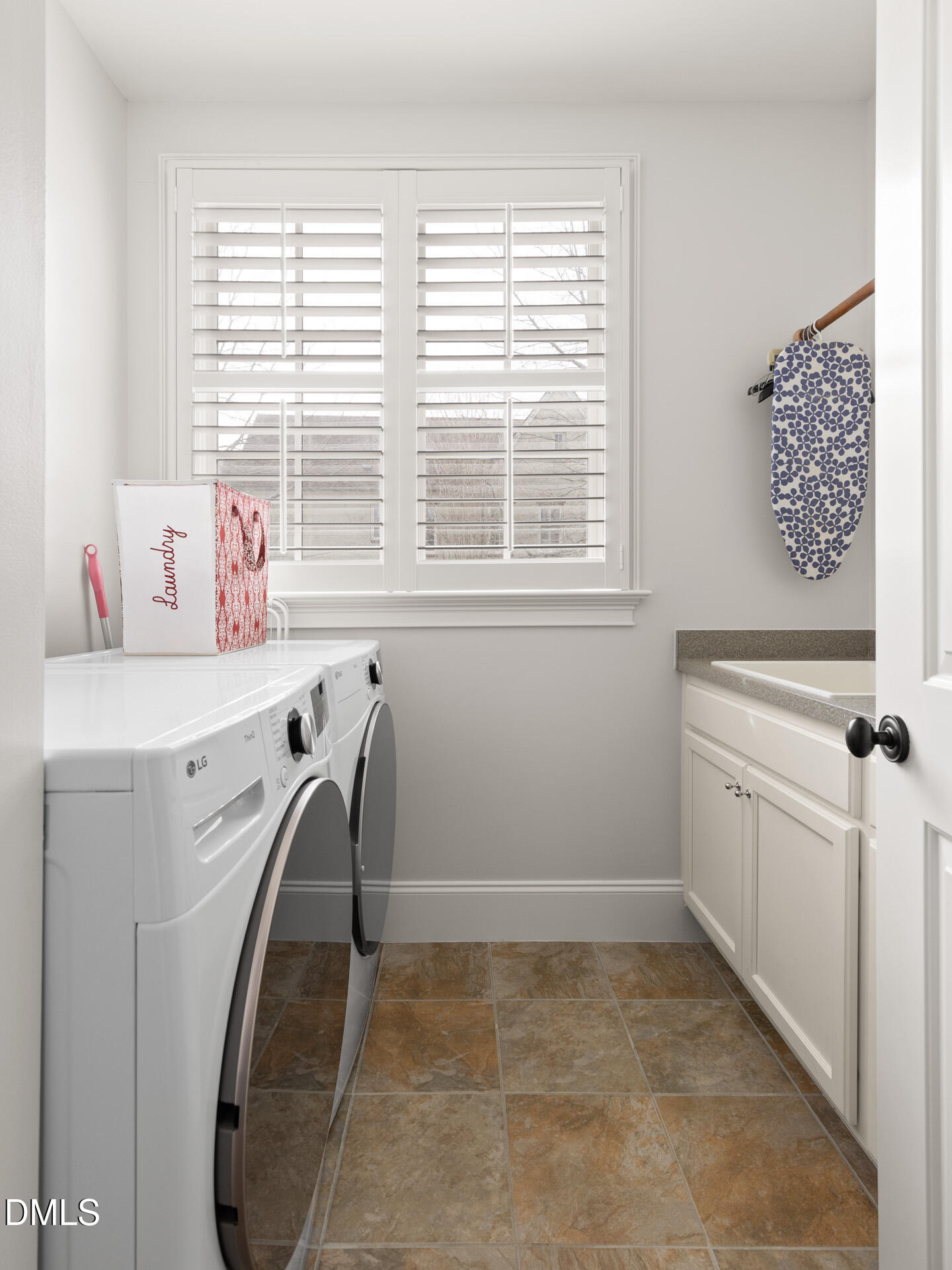 400 E Winmore Avenue