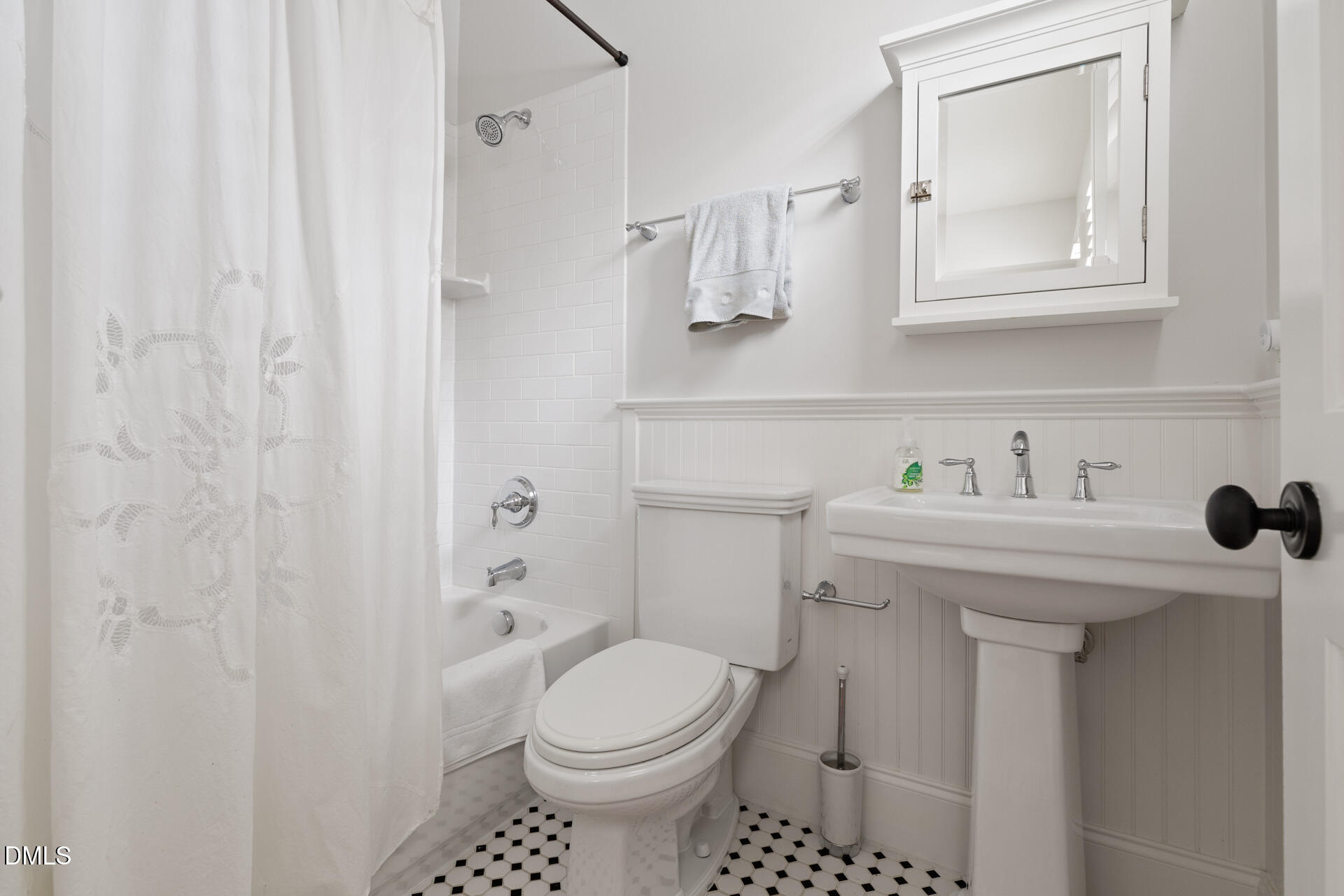 400 E Winmore Avenue