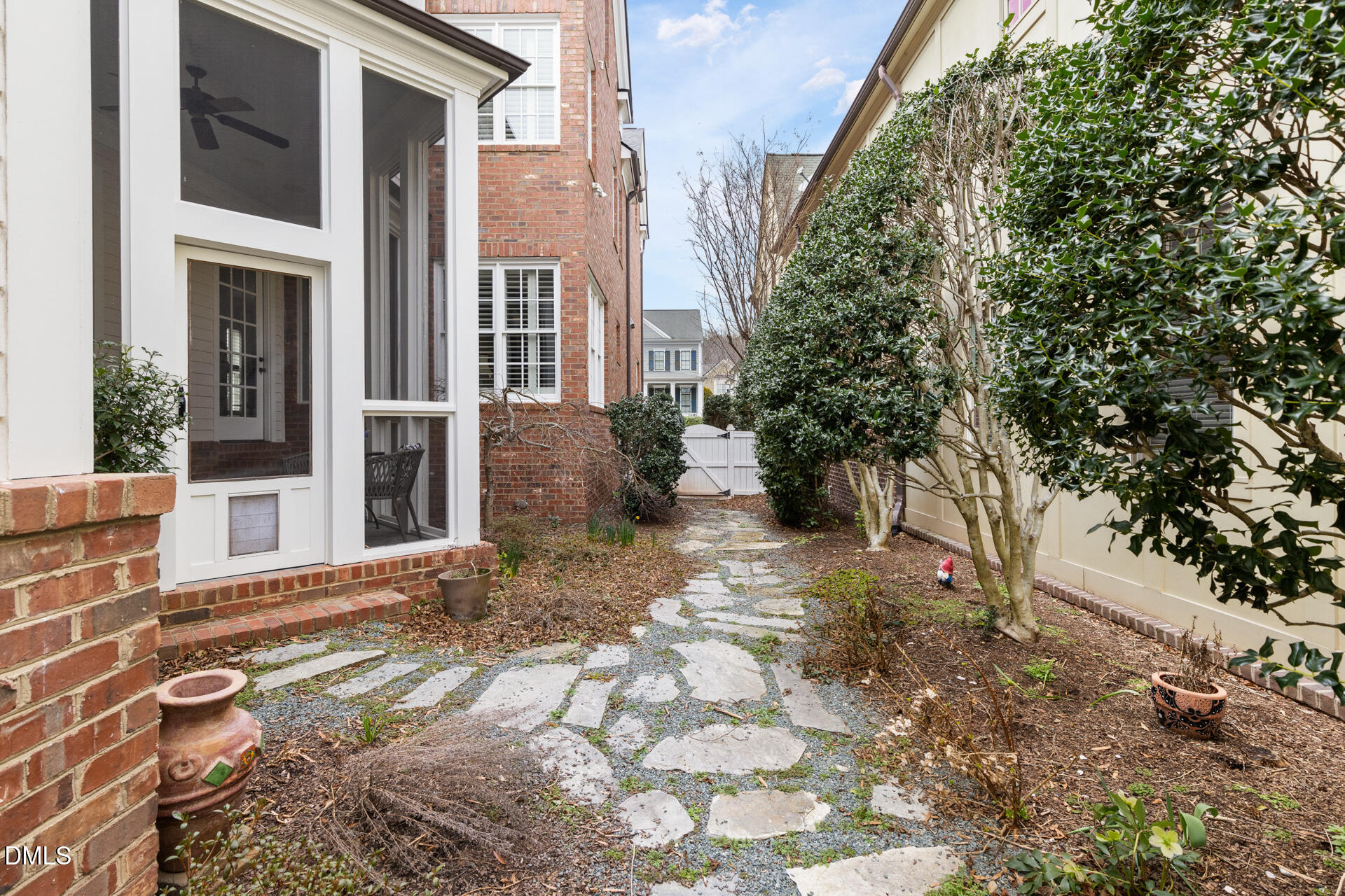 400 E Winmore Avenue