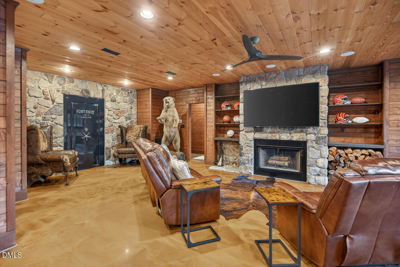 998 Moores Chapel Cemetery Road