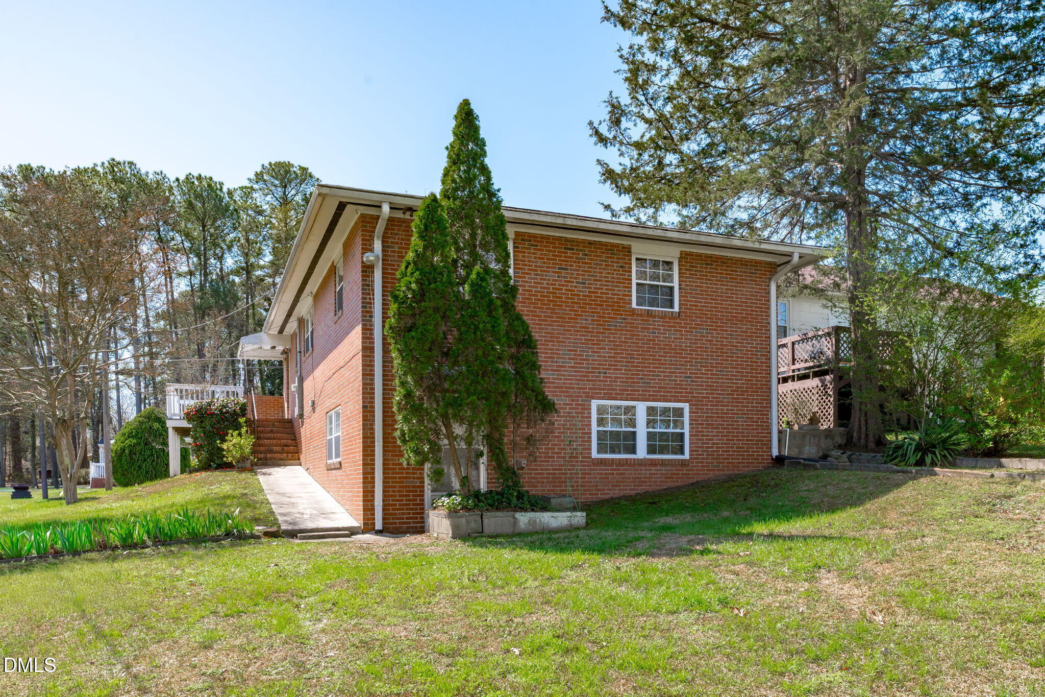 617 E Maynard Avenue