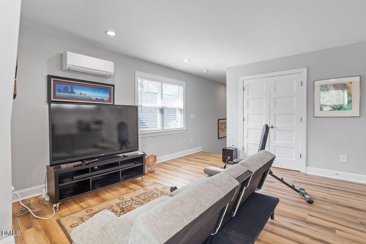 403 1/2 Carolina Avenue