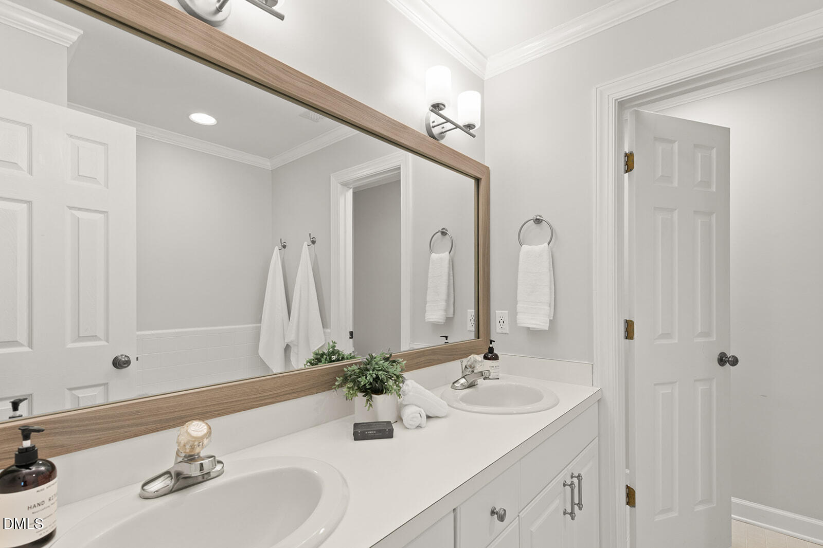 6313 Gretna Green Lane