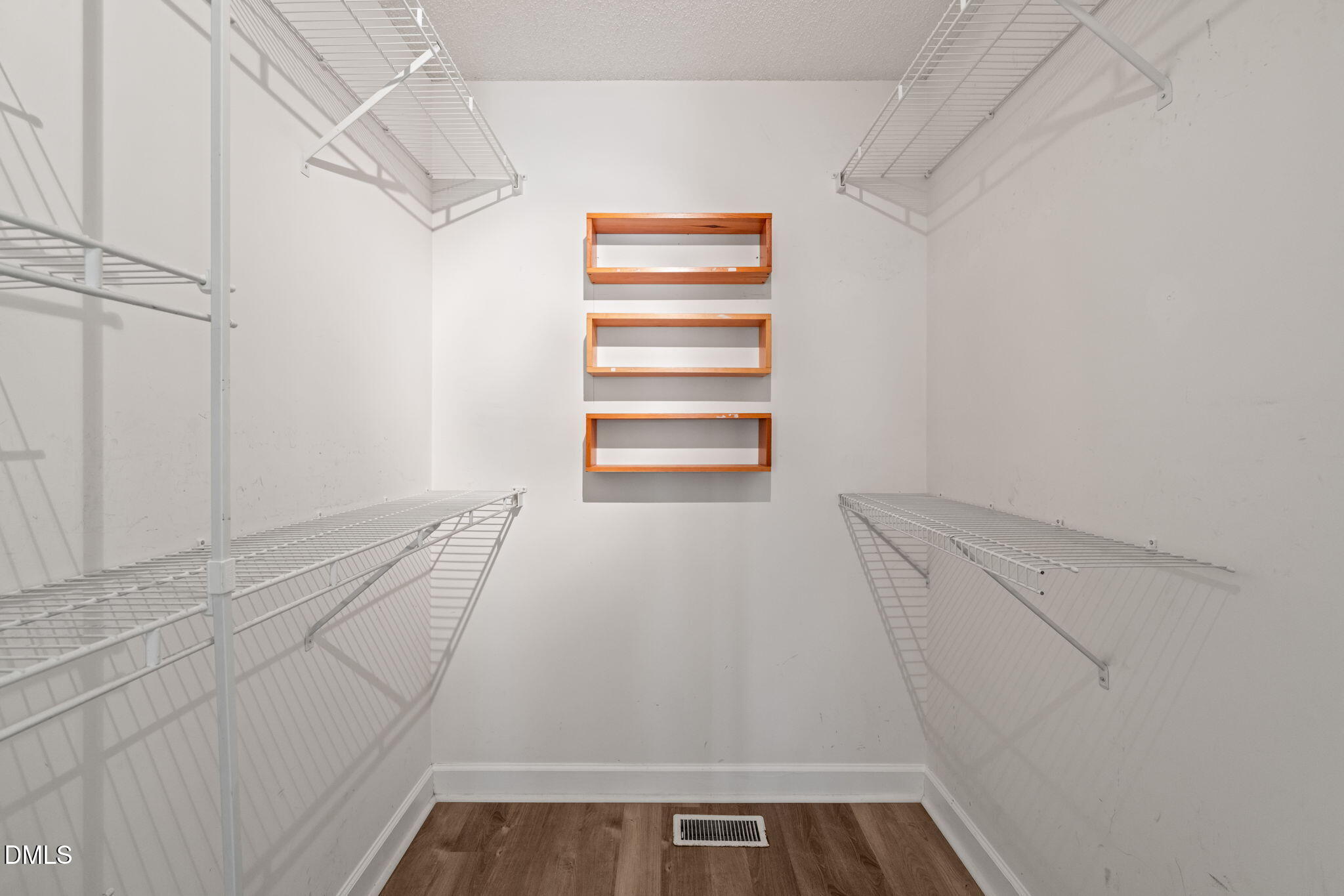 11 Knightsbridge Court